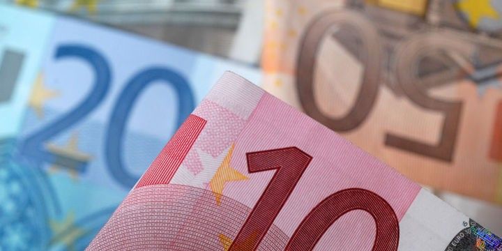 Avro dollar qarşısında "məşğulluq" öncəsi bahalaşıb