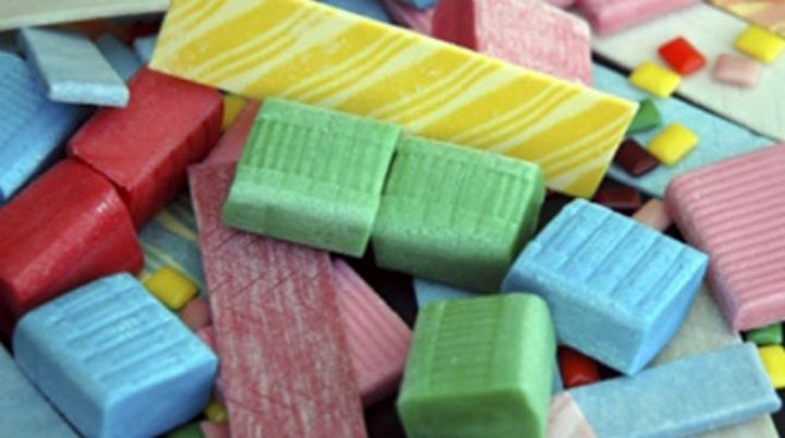 Azərbaycan 1,8 milyon dolları "çeynəyib"