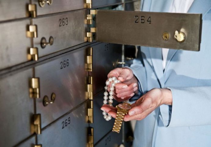 "Dəmir Bank"ın seyflərindəki saxlanclar geri qaytarılır?