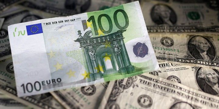 Dollar sürətlə dəyərdən düşür, Avro bahalaşır