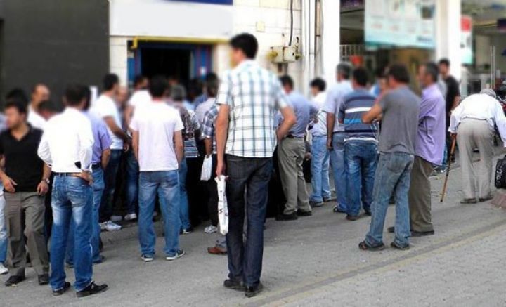 Rəsmi işsizlərin sayı 3,5 dəfə artıb