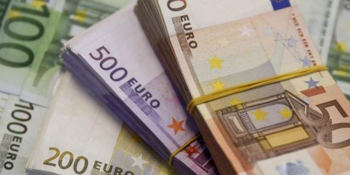 Avro/dollar 1 ilin ən yüksək səviyyəsinə qalxdı