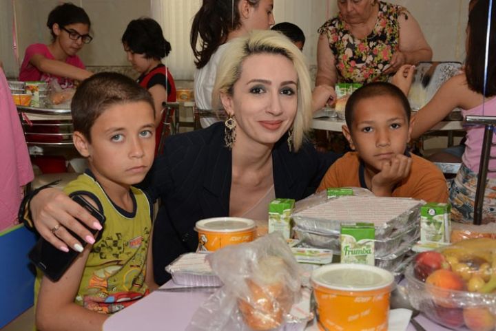 “AtaBank” uşaq evinin balaca sakinlərini sevindirdi