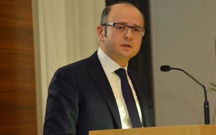 Yeni nazir 3 rəhbər şəxsi vəzifəsindən azad etdi