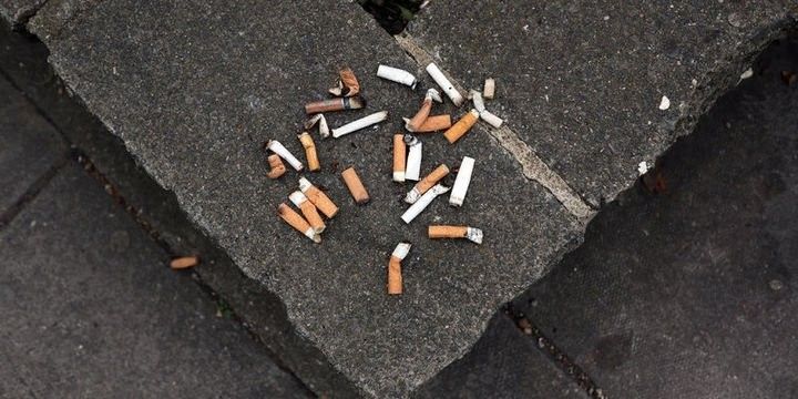 Küçəyə siqaret kötüyü atanlar 68 avro cərimələnəcək