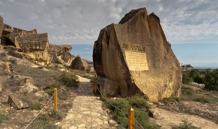 Bayram günləri Qobustan qoruğunu mindən çox xarici turist ziyarət edib