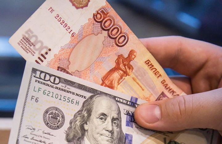 Rublun ucuzlaşması 8 faizi keçdi