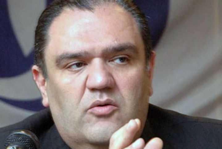 “AG Bank”dakı payını artırıb