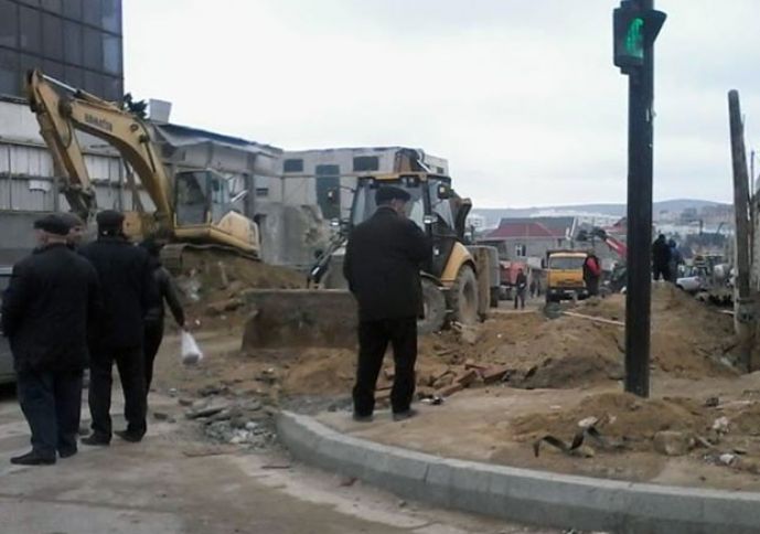 Bakının məşhur bazarı sökülüb