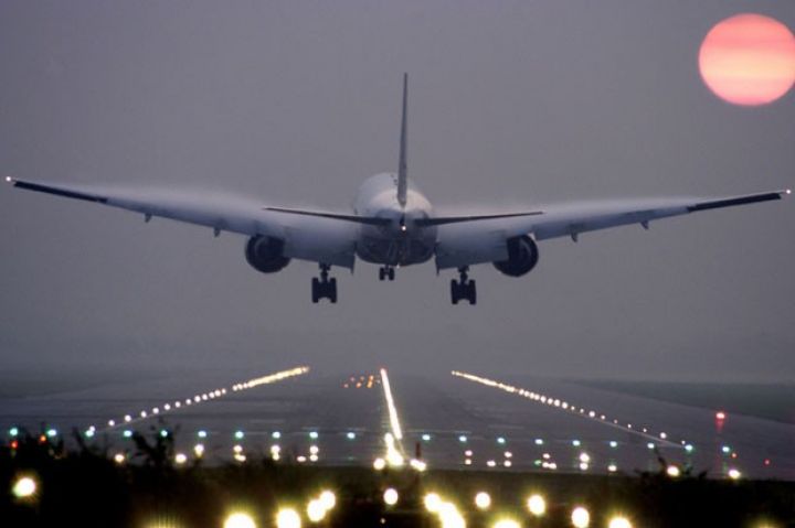 Bakı-Təbriz aviareysinin bərpası müzakirə olunub