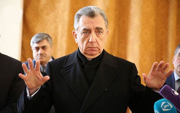 Kollektivə təqdim olundu