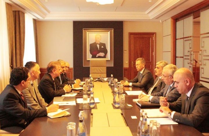 Maliyyə Nazirliyi və Asiya İnkişaf Bankı arasında görüş keçirilib