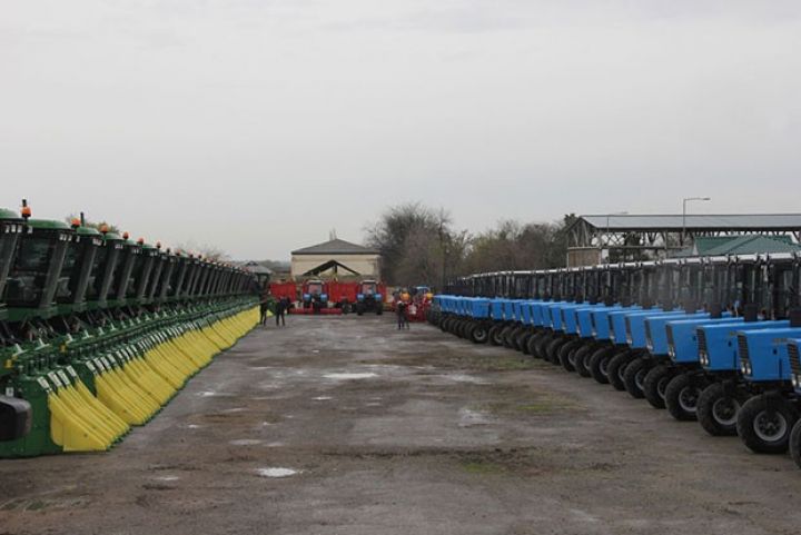 Fermerlərə texnikalar paylanıb