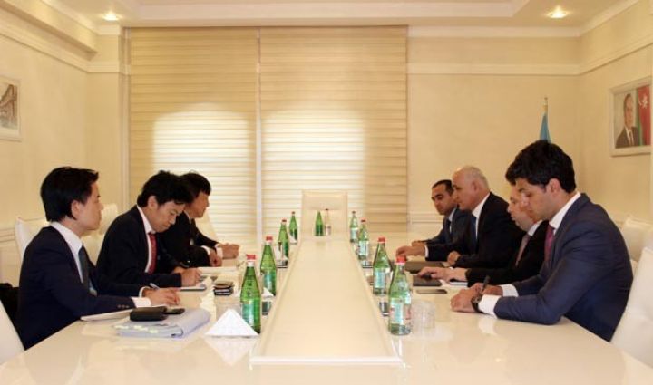 İqtisadiyyat naziri Yaponiya bankının direktoru ilə görüşüb