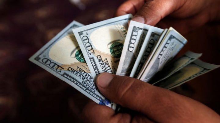 Dolların sabaha olan rəsmi məzənnəsi açıqlandı