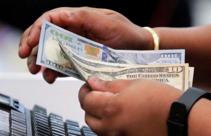 Banklarda Dollar və Avronun alış-satış qiymətləri