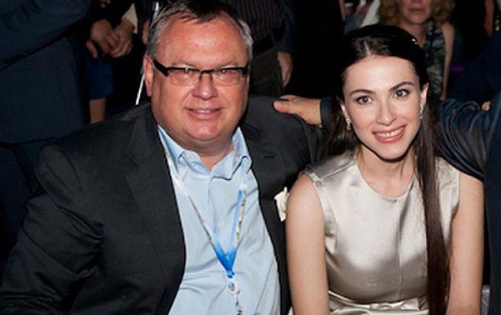 Məşhur azərbaycanlı aparıcı bank sədrinə problemlər yaradıb