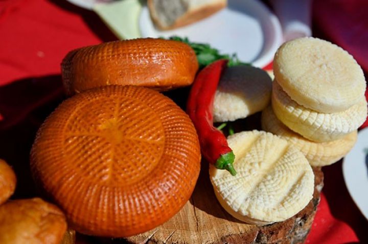 Müqavilə bağlanıb, Azərbaycana Adıgey pendirinin göndərilməsinə başlanır