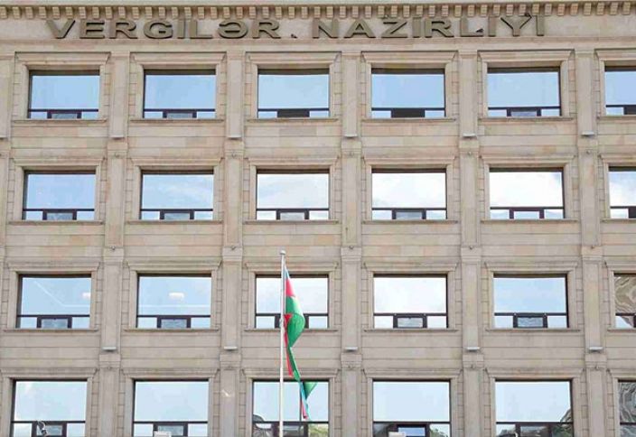 34 vergi işçisinin fəaliyyətinə xitam verilib