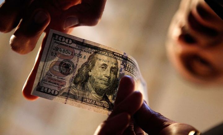 Banklarda Dollar və Avronun alış-satış qiymətləri