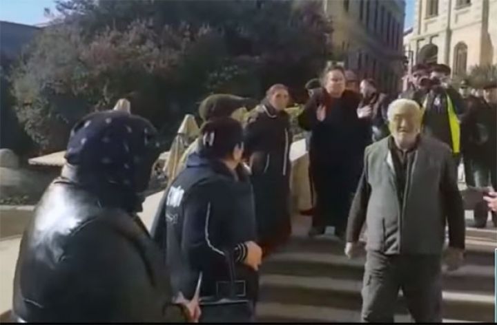 Bakıda məşhur zavoda etiraz - "HÜQUQLARIMIZ POZULUR, DİVİDEND ALA BİLMİRİK"