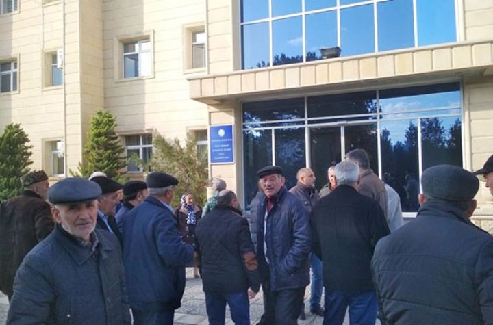 İcra başçısı "Holcim Azərbaycan"dan şikayət edən səhmdarları qəbul edib