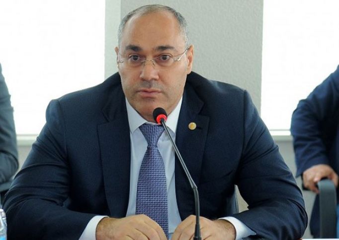 “Gömrükdə “gecə qara, cücə qara” məsələsi yığışdırılıb”