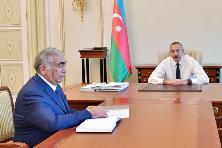 Prezident yolları təmir edən Agentliyin sədrini yanına çağırıb - YENILƏNİB