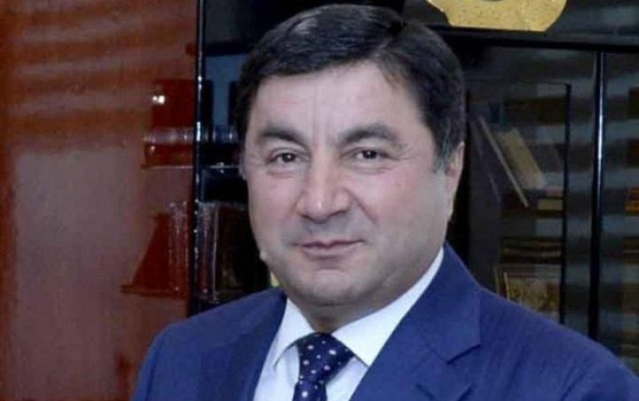 Nazirlikdə Aparat rəhbəri idi, hazırda restoran işlədir