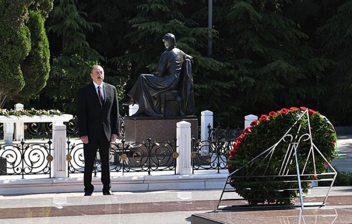 Prezident və birinci xanım  Fəxri xiyabanda ziyarətdə olublar