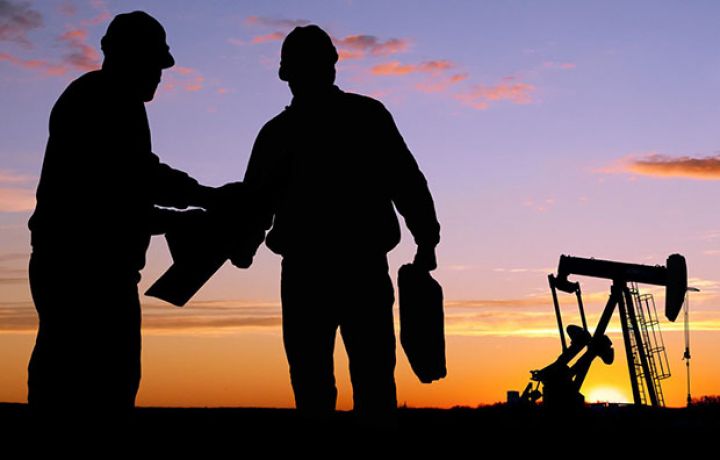 “Növbəti iki rübdə neft sektorunda ixtisarlar davam edə bilər”