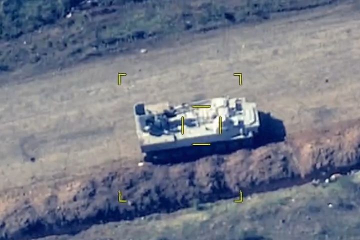 Atəşkəs rejimini pozan düşmənin zirehli texnikası məhv edilib - VİDEO