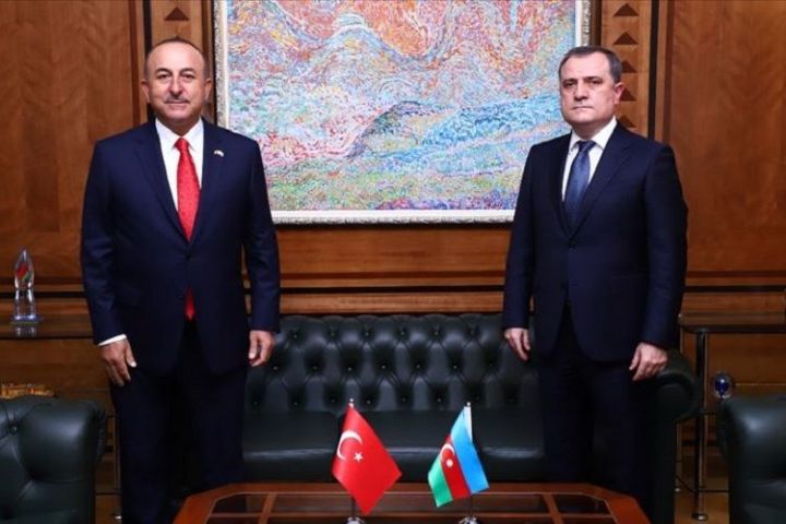 Ceyhun Bayramov Mövlud Cavuşoğlu ilə danışdı