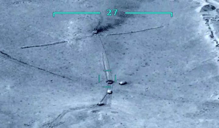 Düşmən zirehli texnikasını döyüş meydanında ataraq qaçır - VİDEO