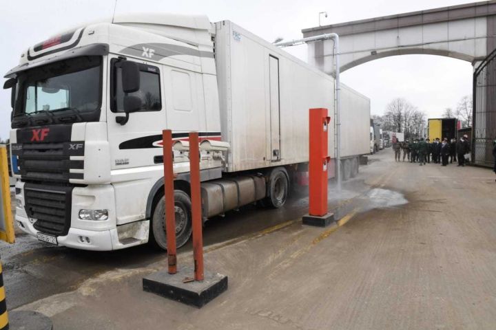 "İrandan Naxçıvana gedən maşınlara məhdudiyyət qoyulmayıb"