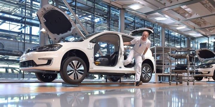 Almaniyanın avtomobil istehsalı 23 ilin ən aşağı səviyyəsinə düşüb