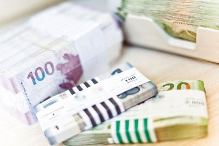 Xəzinə 15 milyon manat borc aldı