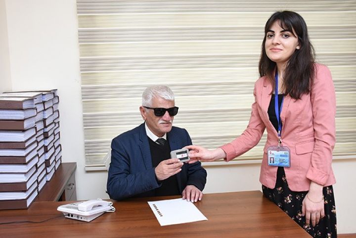 “Nar” görmə məhdudiyyətli insanlar üçün audio-kitablar hazırladı 