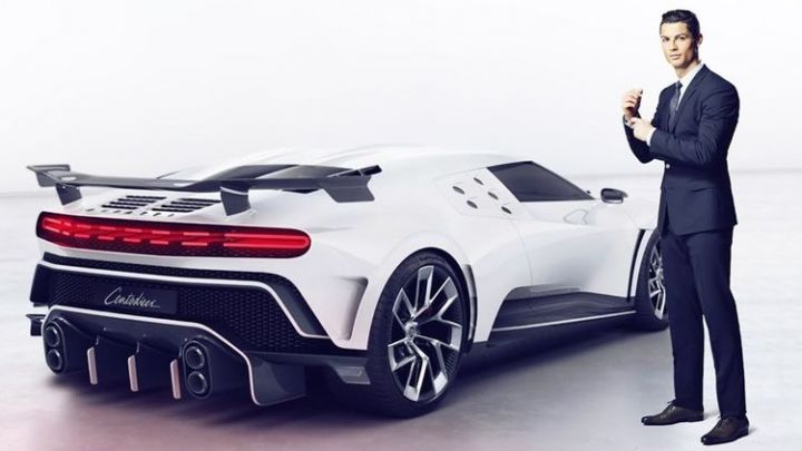 Kriştiano Ronaldo 8 milyon avroya yeni avtomobil alıb