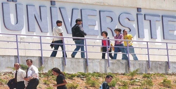 Azərbaycanda əcnəbi tələbələrin sayı açıqlanıb