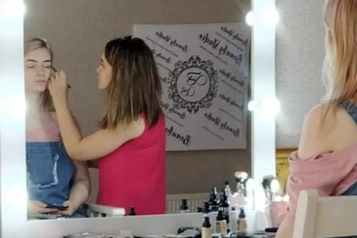 “Xəyallarımda özümü həm peşəkar usta, həm də gözəllik salonunun sahibi kimi görürdüm...”.