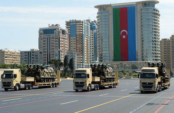 Şirkətlər qrupu Müdafiə Nazirliyinə maşın və qoşqu hədiyyə etdi