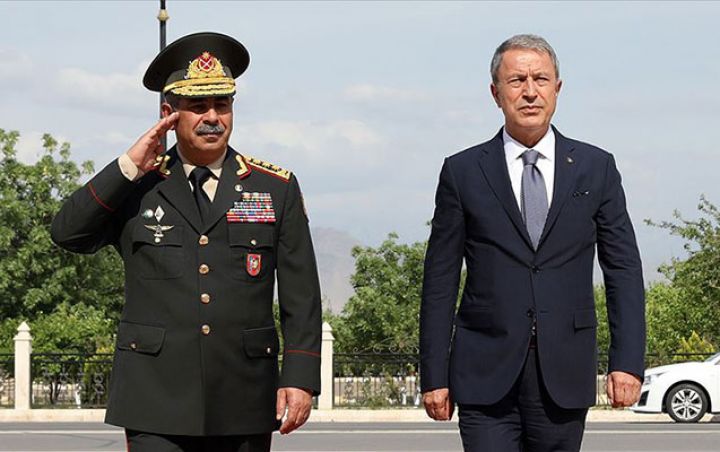 Türkiyə Milli Müdafiə naziri ilə Azərbaycan Müdafiə naziri arasında telefon danışığı oldu