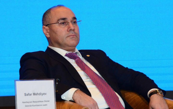 "Qiyməti 50 sent olan 1 günlük cücələrin Azərbaycana idxalını 25 sentə rəsmiləşdirirlər"