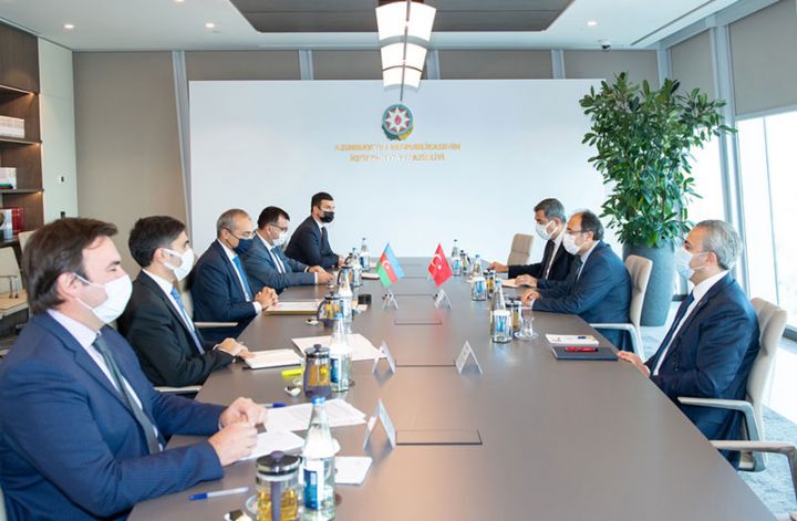 Mikayıl Cabbarov Türkiyənin səfirilə görüşüb