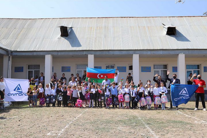 Avrora Qrup və Berg Qlükoza məktəbliləri sevindirib - FOTO, VİDEO