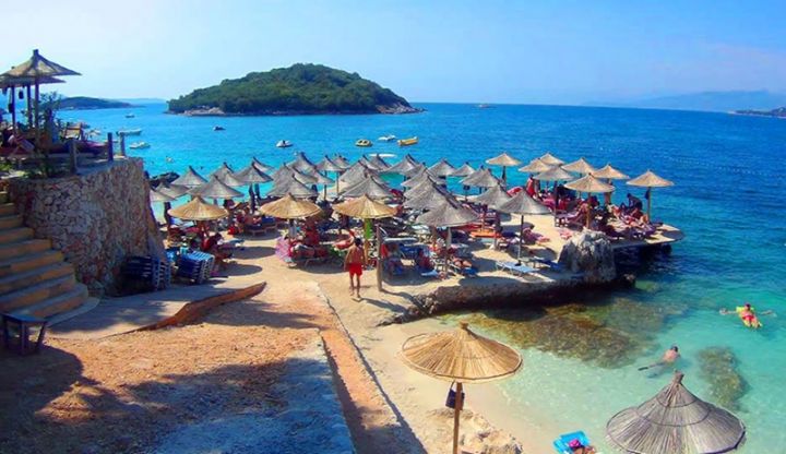 Albaniya turistlər üçün bütün məhdudiyyətləri aradan qaldırıb