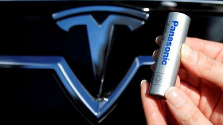 Panasonic Tesladan “canını qurtarır”