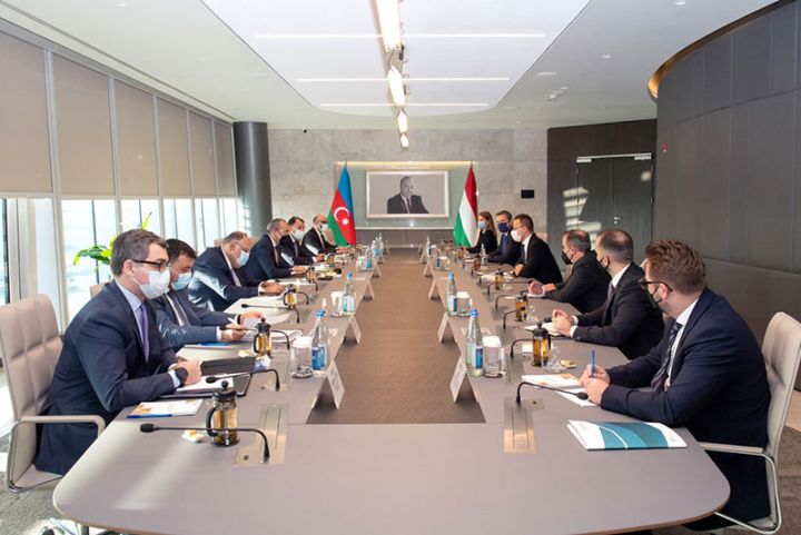 Qarabağın bərpasında Macarıstan şirkətlərinin iştirakı məsələləri müzakirə edilib