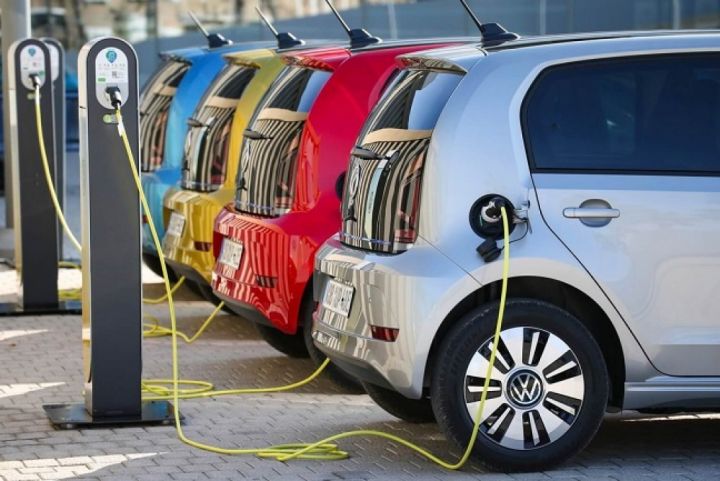 Ötən il dünya üzrə elektromobillərin satışı 160 faiz artıb